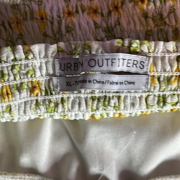 Urban Outfitters Floral Off The Shoulder Blouse Women’s Size XL Bohemian Top - Picture 3 of 4